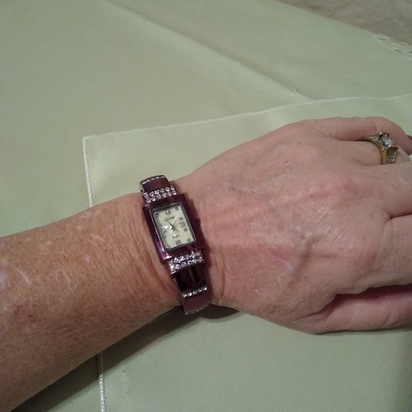 GNW Quartz Metallic Cuff Watch - Picture 3 of 9